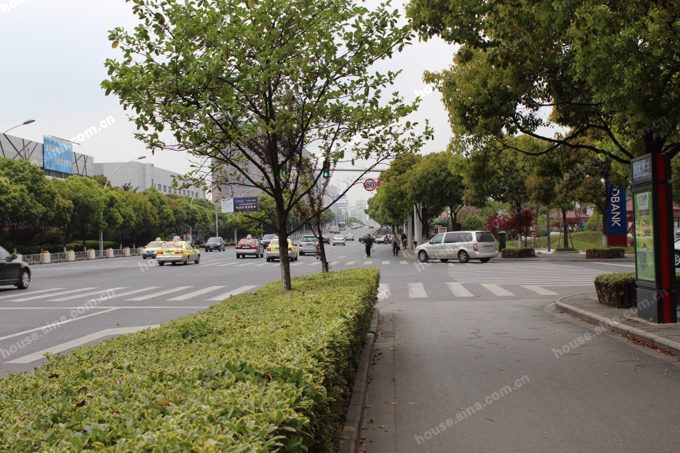 东方国际广场 道路交通 前进东路