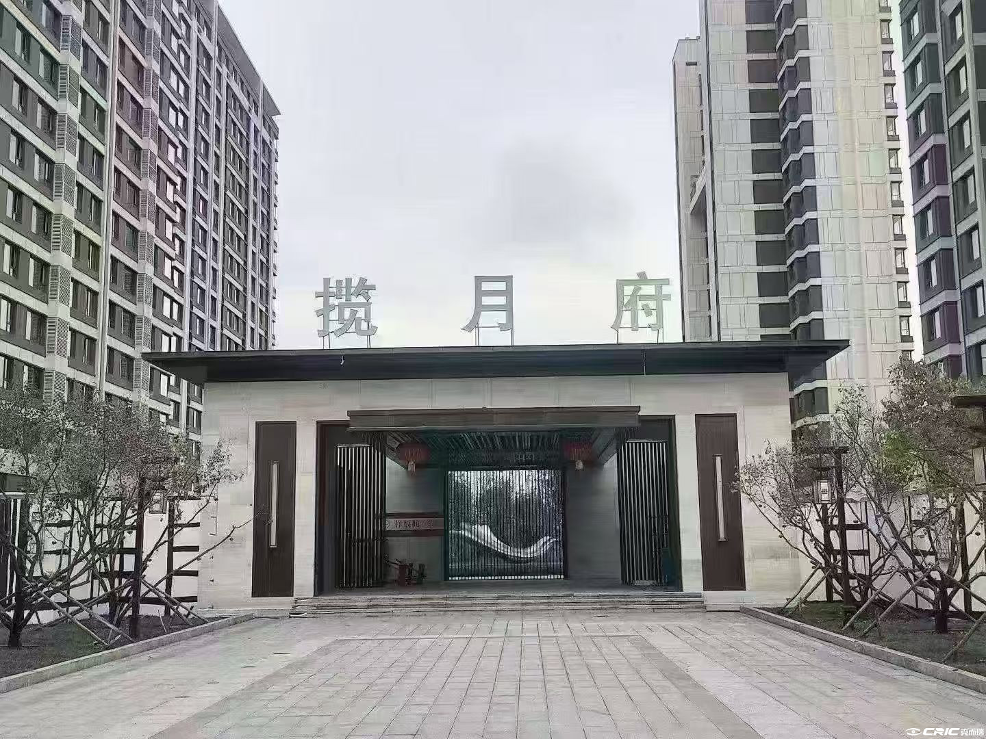 揽月府